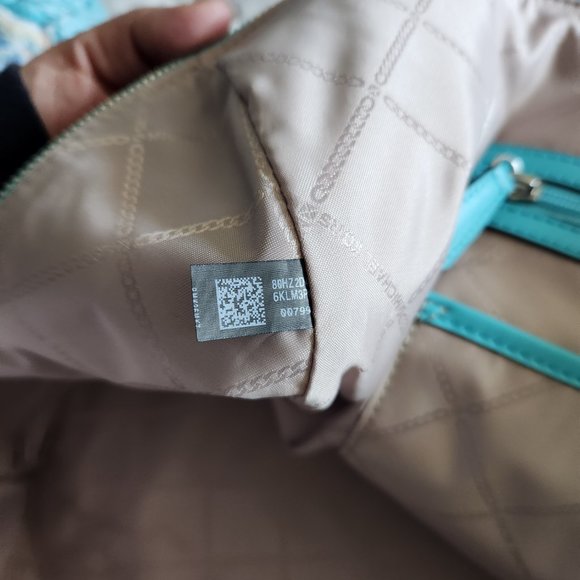 Authentic Michael Kors Weekender in Ocean Blue with matching Passport Wallet - Picture 3 of 10